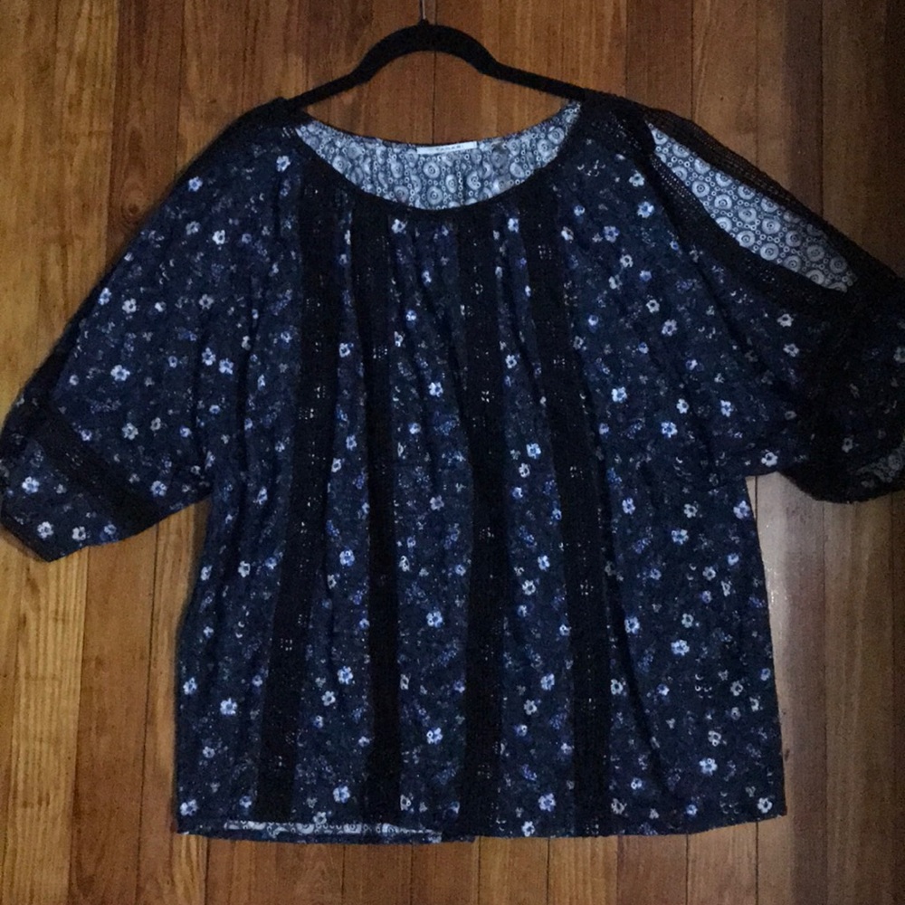 Tahari top